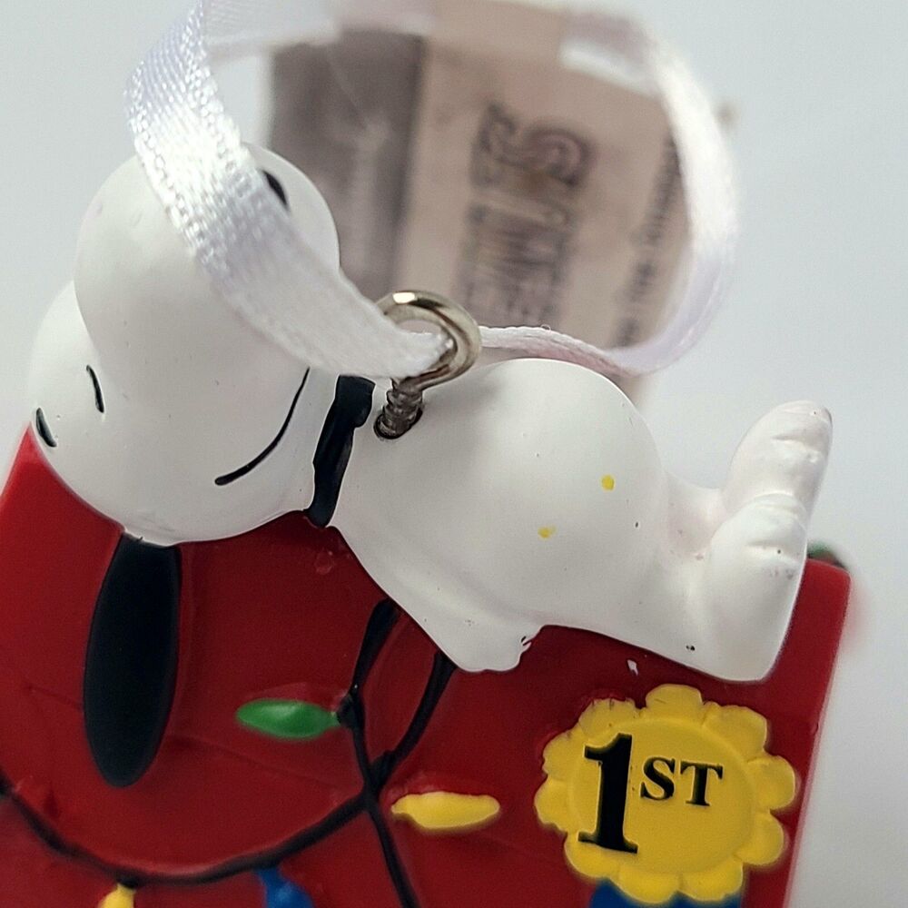Hallmark Peanuts Snoopy Doghouse Christmas Ornament — Vintage Collectible - Picture 6 of 11